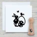 a034-hase-mit-ostereiern-mini-newstamps-webshop-stempel-haupt-mini.jpg